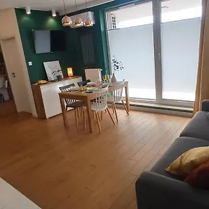Comfy, Familly Friendly Apartment. Balcony. Garage. Apartament